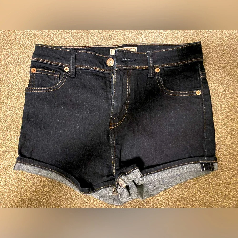 Guess skinny shorts, waist 26 - Picture 1 of 3